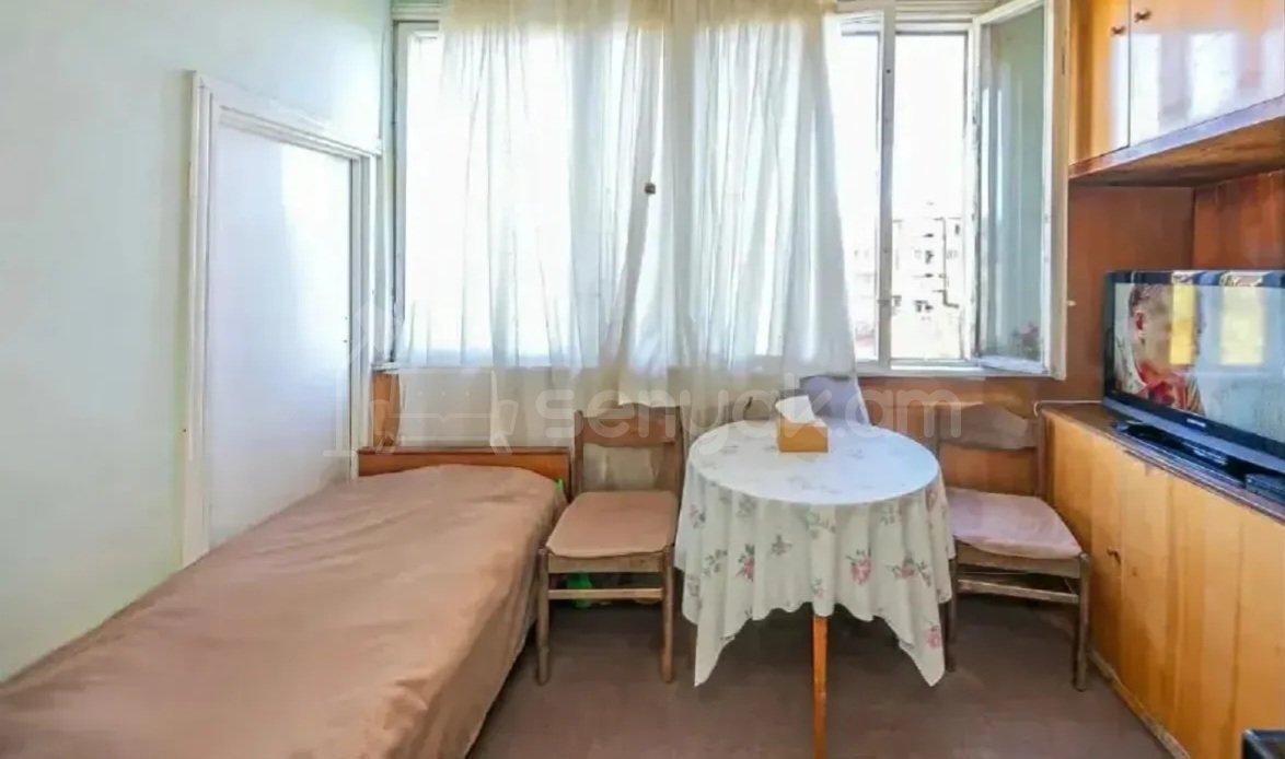 1 Սենյականոց Բնակարան Քարե Շենքում, 45քմ, 4/5 հարկ, Պետական Վիճակում
