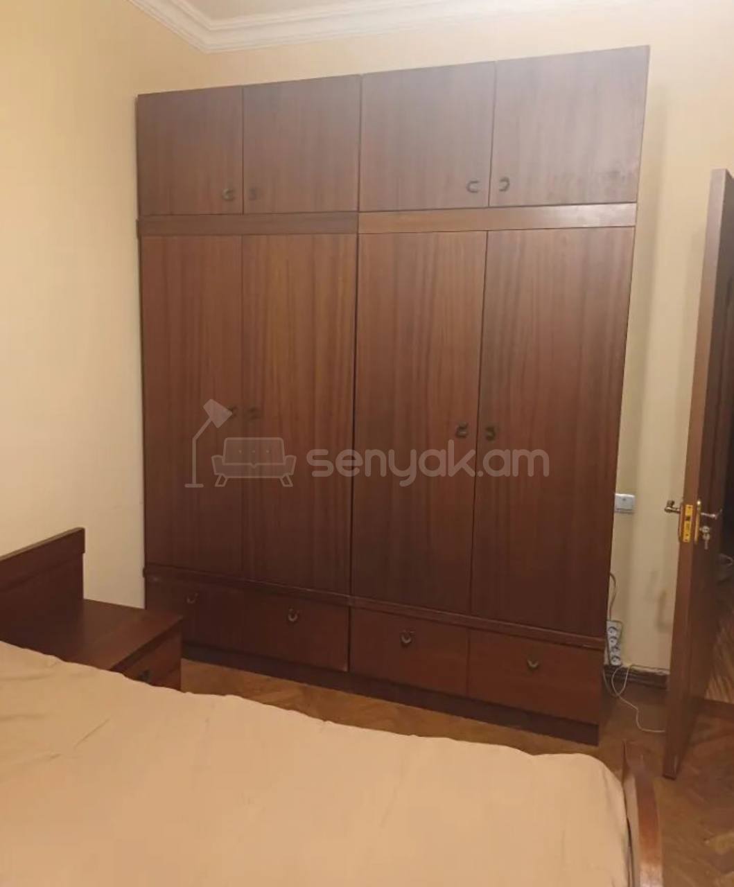 1 Սենյականոց Բնակարան Քարե Շենքում, 40քմ, 3/4 հարկ, Նորմալ Վիճակում, Կահավորված
