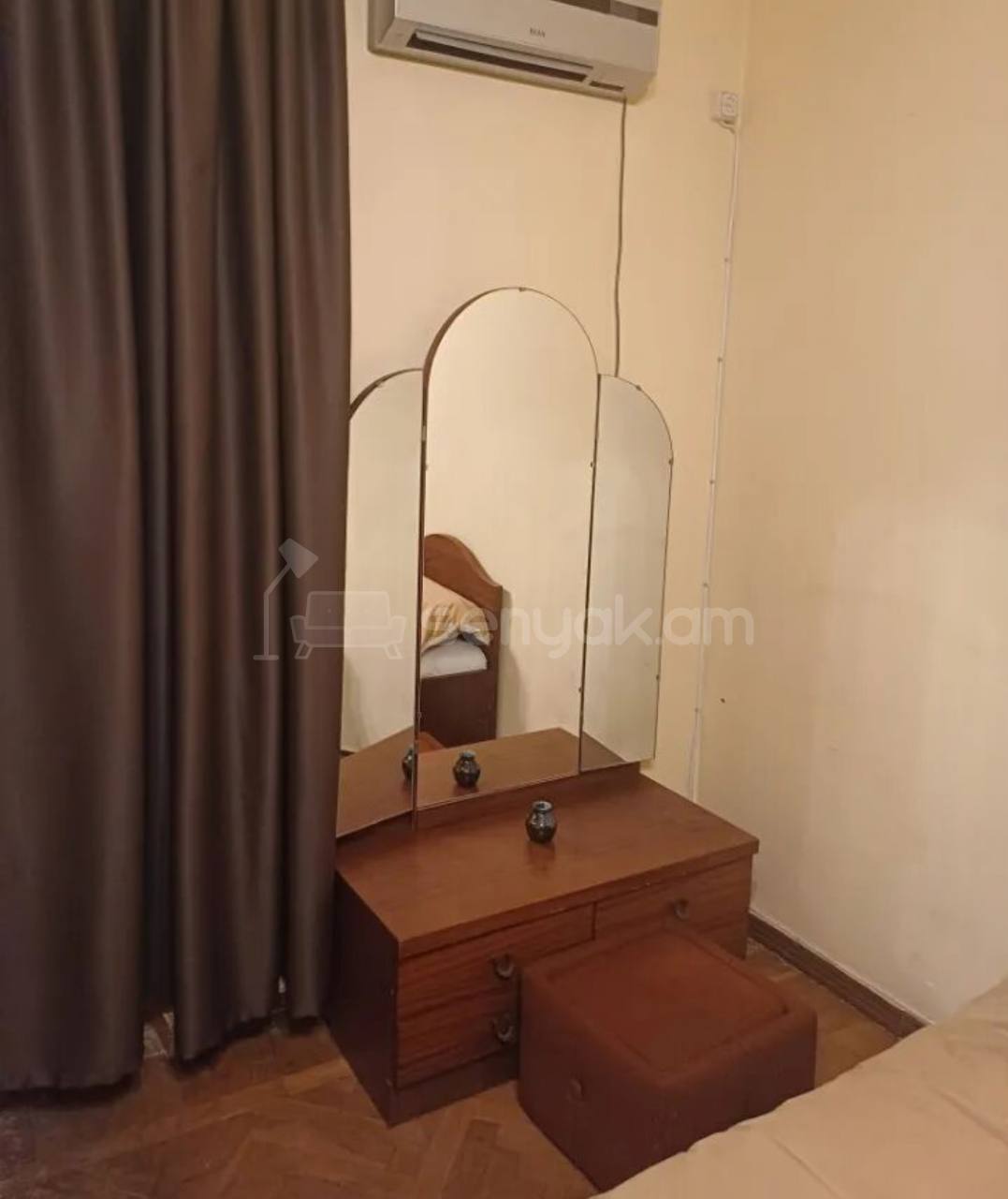1 Սենյականոց Բնակարան Քարե Շենքում, 40քմ, 3/4 հարկ, Նորմալ Վիճակում, Կահավորված