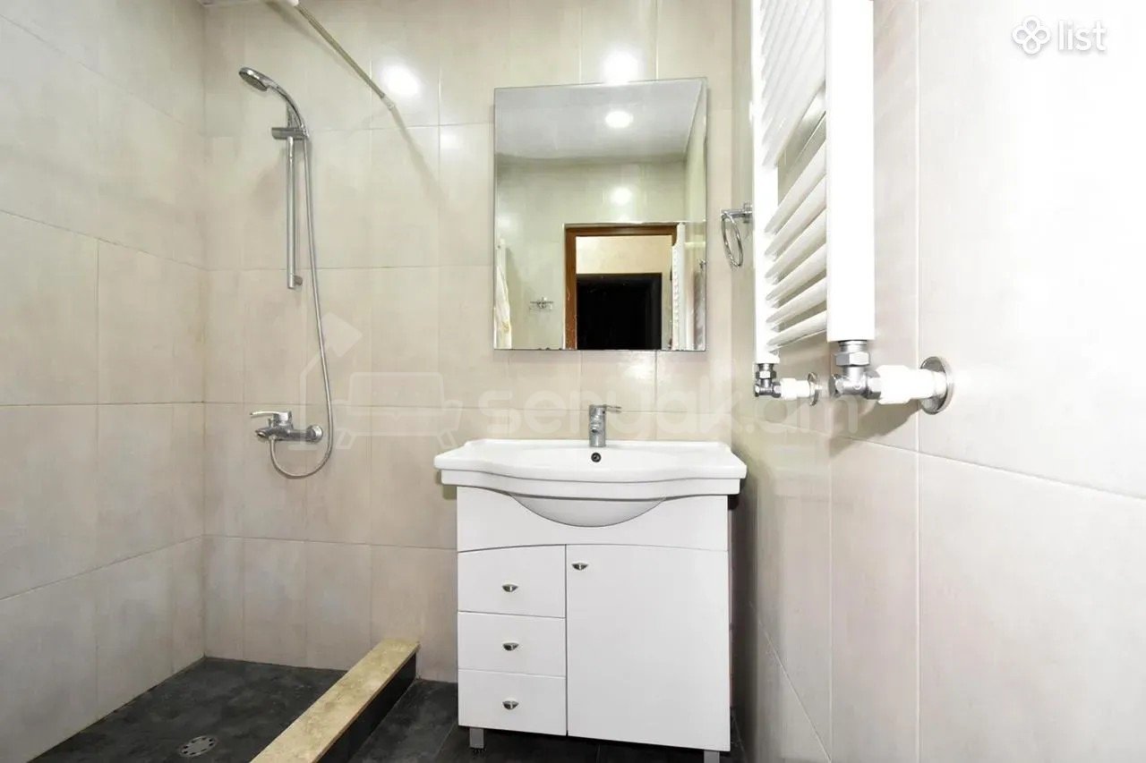 3 Սենյականոց Բնակարան Քարե Շենքում, 72քմ, 1/5 հարկ, Կապիտալ Վերանորոգված, Կահավորված