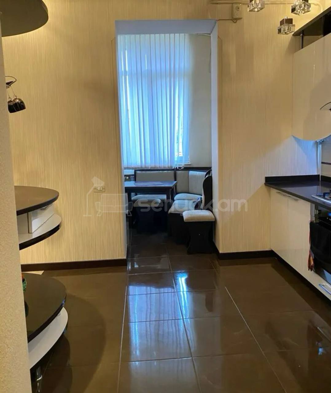 2 Սենյականոց Բնակարան Քարե Շենքում, 70քմ, 2/5 հարկ, Կապիտալ Վերանորոգված, Կահավորված, Արևկող
