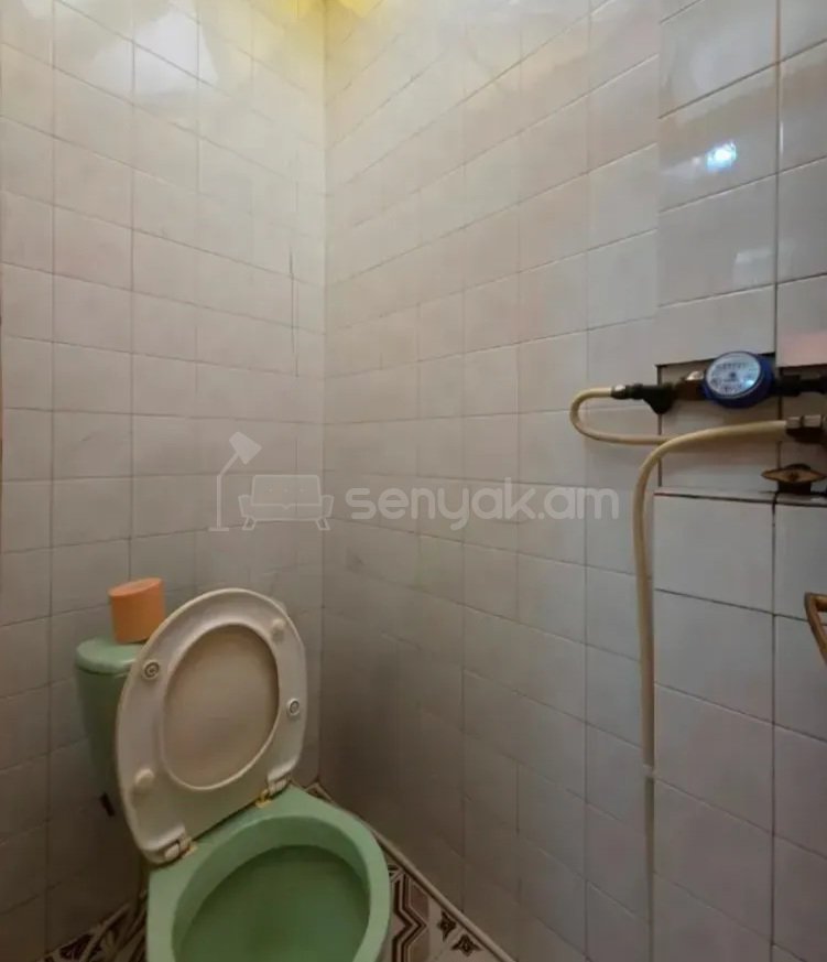 2 Սենյականոց Բնակարան Քարե Շենքում, 63քմ, 2/4 հարկ, Պետական Վիճակում