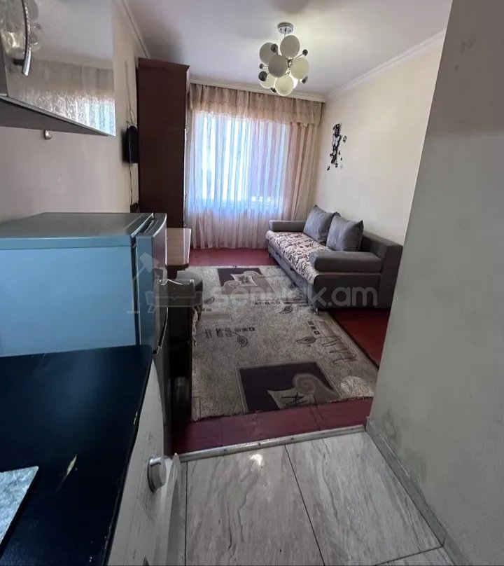1 Սենյականոց Բնակարան Քարե Շենքում, 32քմ, 1/4 հարկ, Նորմալ Վիճակում, Կահավորված