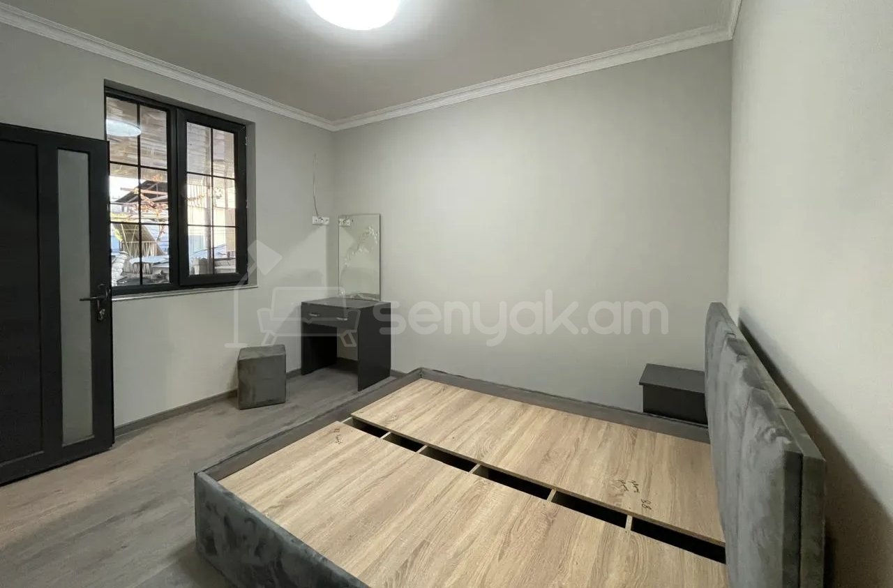 3 Սենյականոց Բնակարան, 82քմ, 4/9 հարկ, Նորմալ Վիճակում, Կահավորված, Արևկող