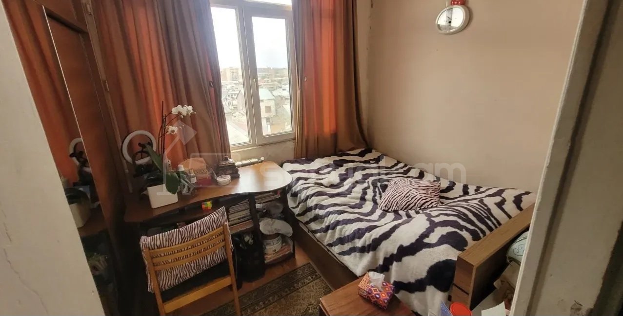2 Սենյականոց Բնակարան Քարե Շենքում, 50քմ, 5/5 հարկ, Կոսմետիկ Վերանորոգված