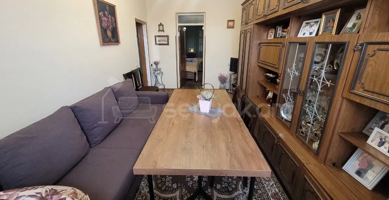 2 Սենյականոց Բնակարան Քարե Շենքում, 50քմ, 5/5 հարկ, Կոսմետիկ Վերանորոգված