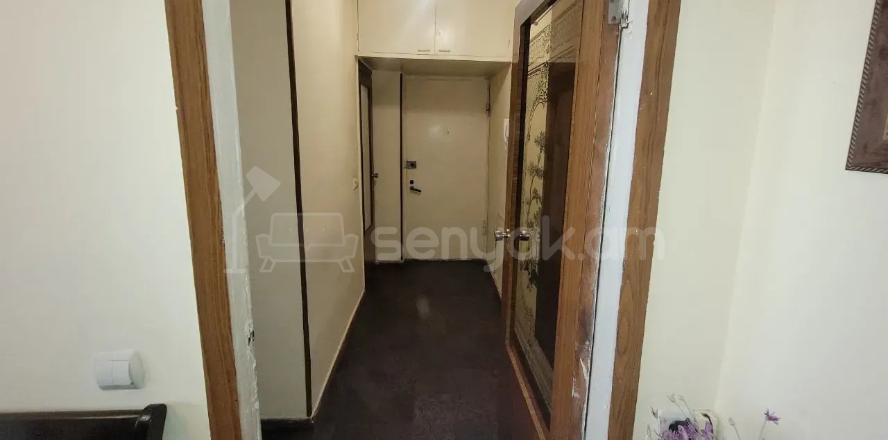 2 Սենյականոց Բնակարան Քարե Շենքում, 50քմ, 5/5 հարկ, Կոսմետիկ Վերանորոգված