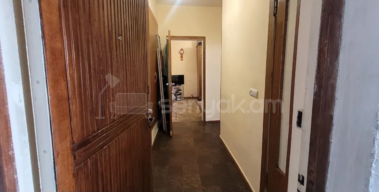 2 Սենյականոց Բնակարան Քարե Շենքում, 50քմ, 5/5 հարկ, Կոսմետիկ Վերանորոգված