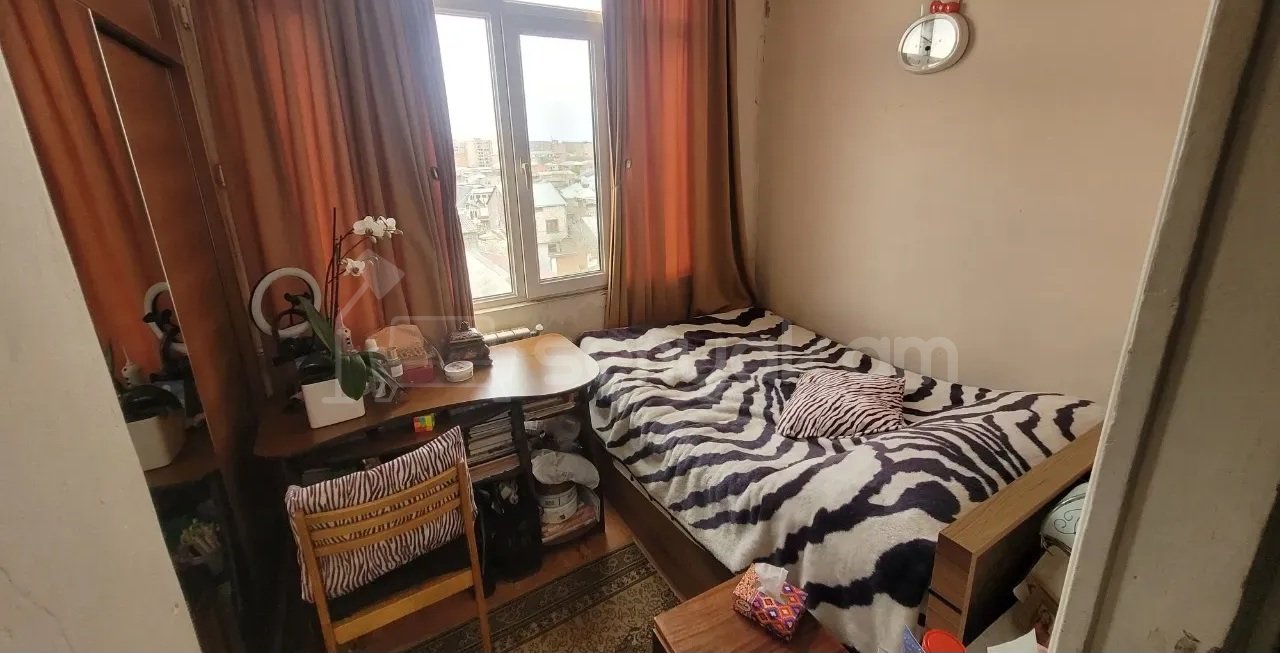 2 Սենյականոց Բնակարան Քարե Շենքում, 50քմ, 5/5 հարկ, Կոսմետիկ Վերանորոգված