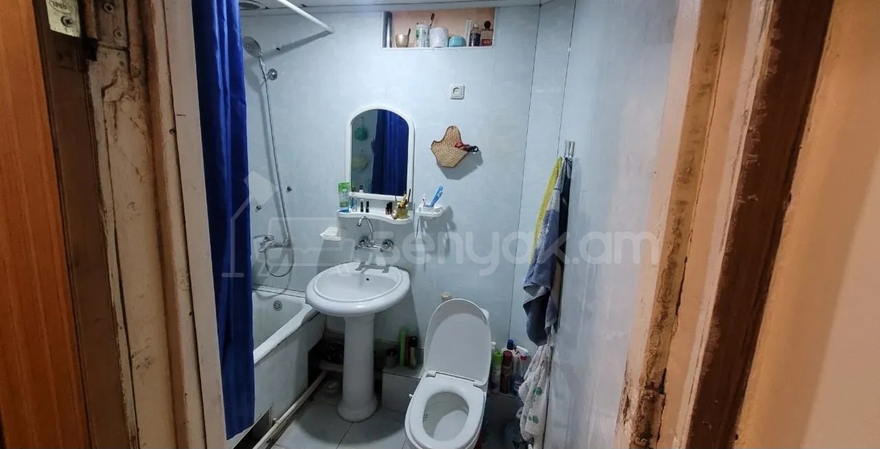 2 Սենյականոց Բնակարան Քարե Շենքում, 50քմ, 5/5 հարկ, Կոսմետիկ Վերանորոգված