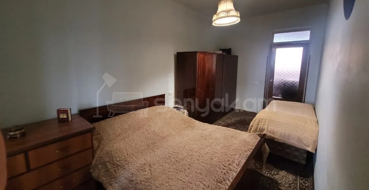 2 Սենյականոց Բնակարան Քարե Շենքում, 50քմ, 5/5 հարկ, Կոսմետիկ Վերանորոգված
