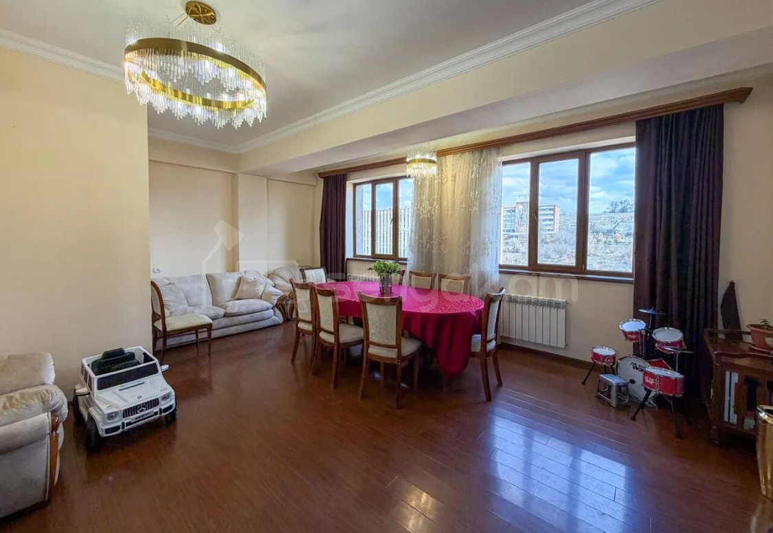 4 Սենյականոց Բնակարան Նորակառույցում, 140քմ, 8/14 հարկ, Դիզայներական Վերանորոգված