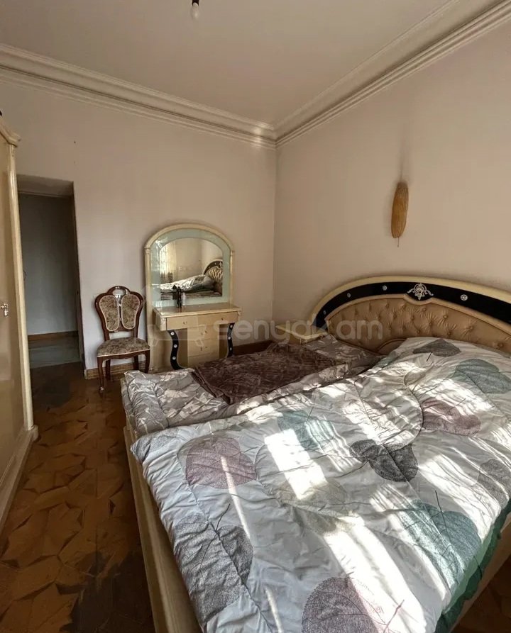 3 Սենյականոց Բնակարան Քարե Շենքում, 110քմ, 2/4 հարկ, Կապիտալ Վերանորոգված, Կահավորված