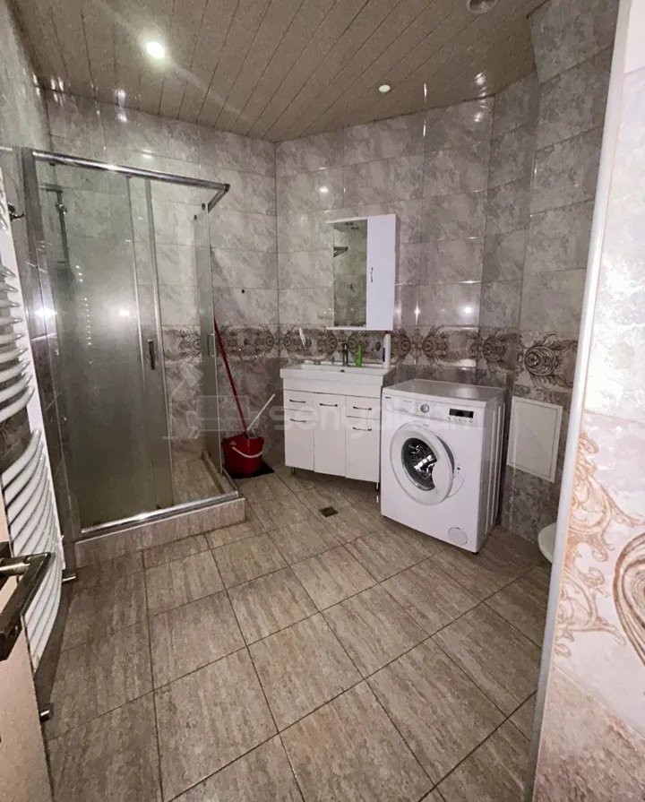 3 Սենյականոց Բնակարան Քարե Շենքում, 110քմ, 2/4 հարկ, Կապիտալ Վերանորոգված, Կահավորված