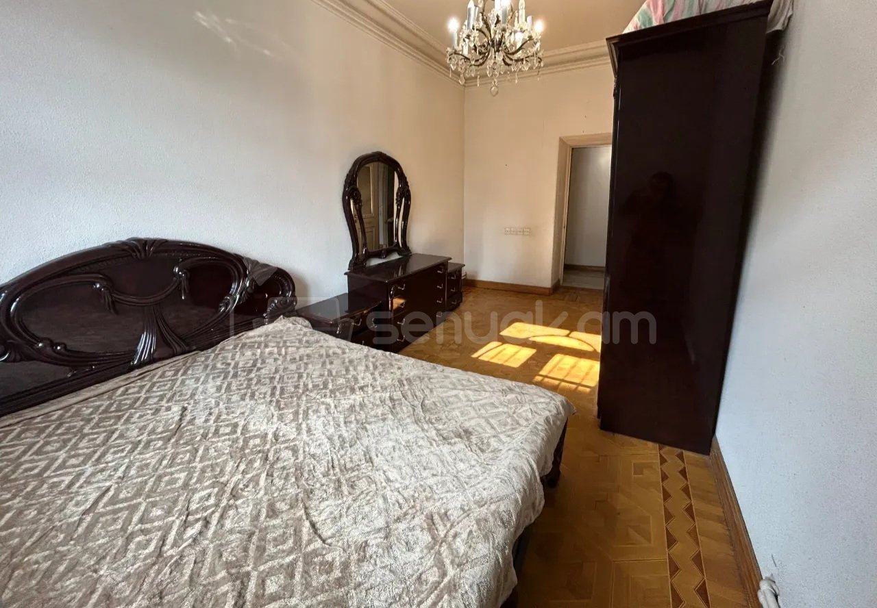 3 Սենյականոց Բնակարան Քարե Շենքում, 110քմ, 2/4 հարկ, Կապիտալ Վերանորոգված, Կահավորված