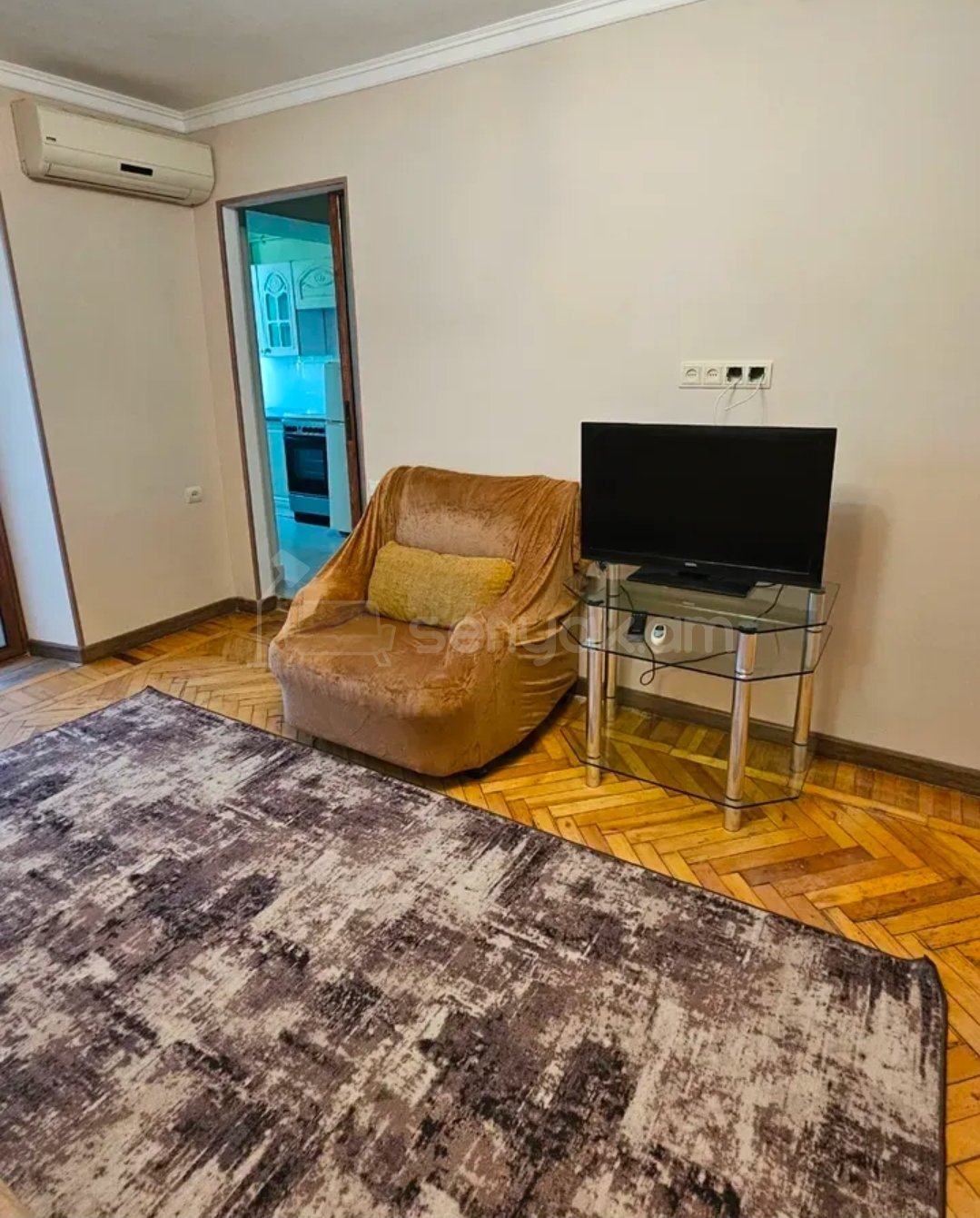 3 Սենյականոց Բնակարան Քարե Շենքում, 63քմ, 5/5 հարկ, Նորմալ Վիճակում, Կահավորված, Արևկող