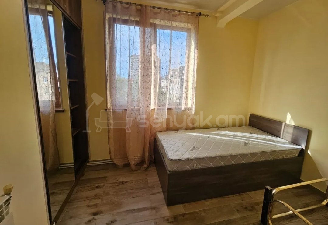 3 Սենյականոց Բնակարան Քարե Շենքում, 63քմ, 5/5 հարկ, Նորմալ Վիճակում, Կահավորված, Արևկող