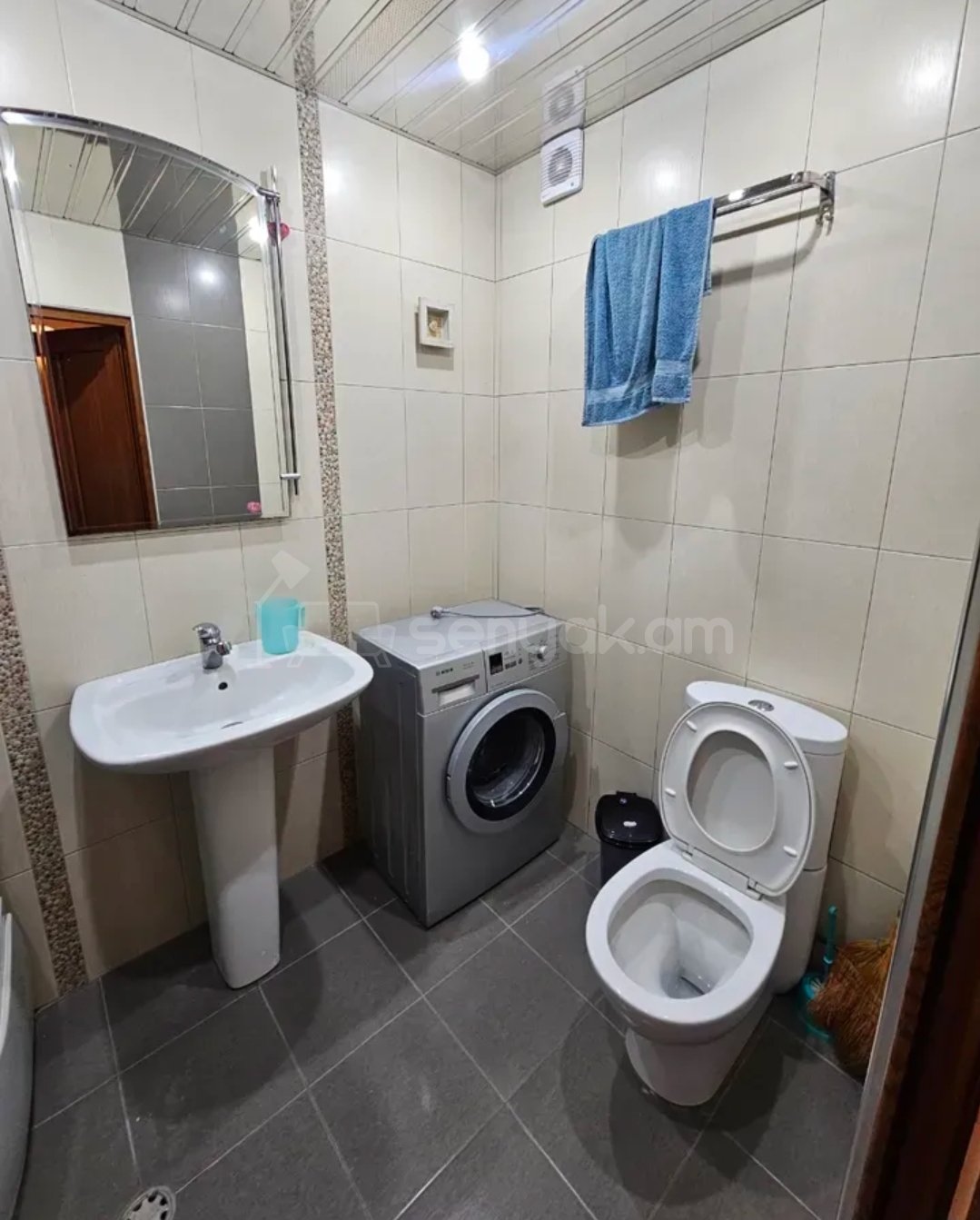 3 Սենյականոց Բնակարան Քարե Շենքում, 63քմ, 5/5 հարկ, Նորմալ Վիճակում, Կահավորված, Արևկող
