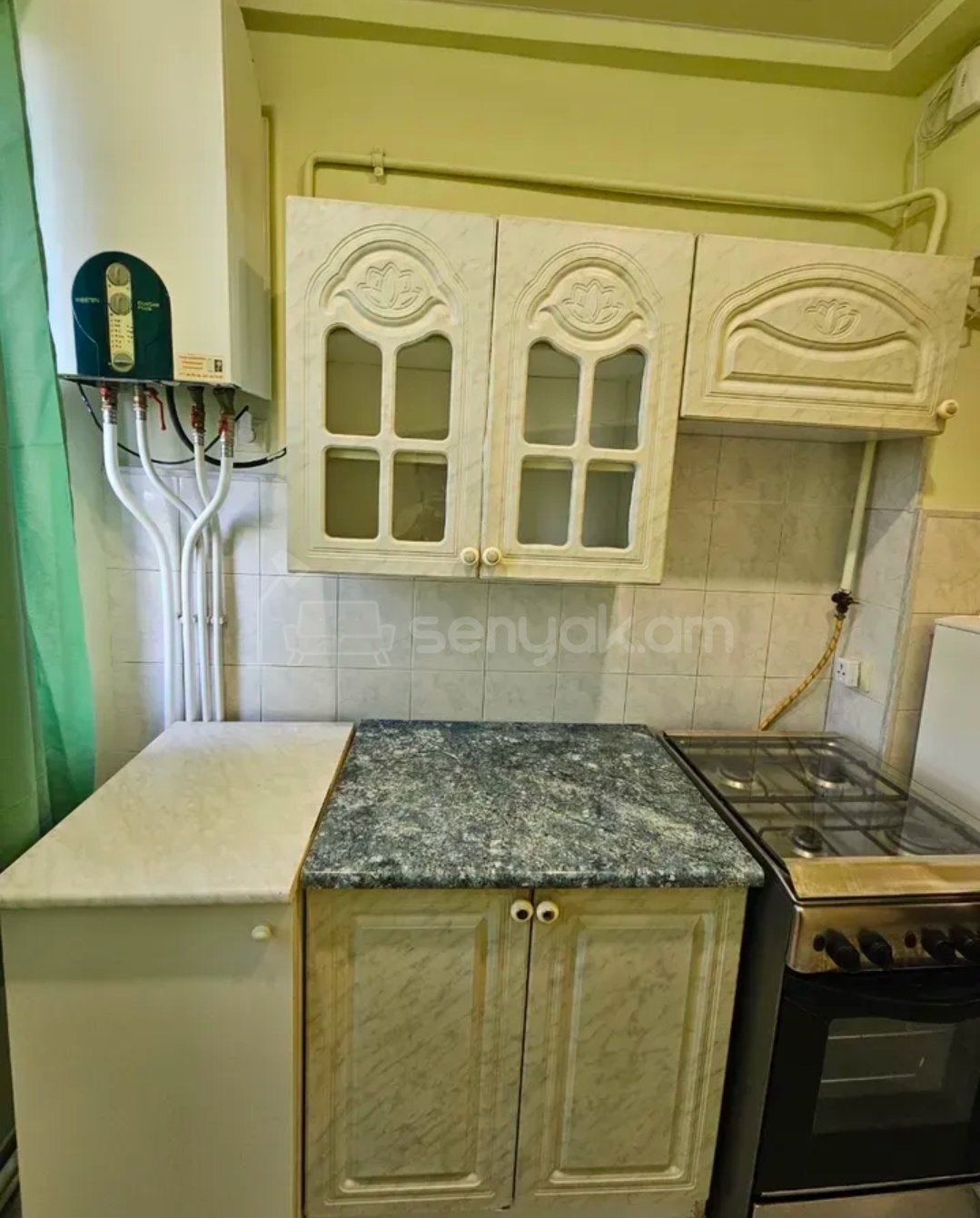 3 Սենյականոց Բնակարան Քարե Շենքում, 63քմ, 5/5 հարկ, Նորմալ Վիճակում, Կահավորված, Արևկող
