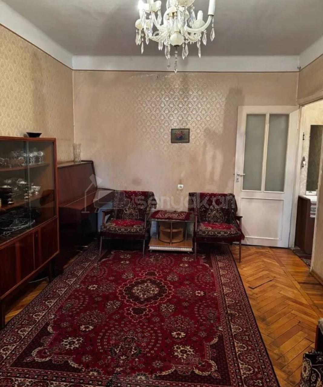 1 Սենյականոց Բնակարան Քարե Շենքում, 42քմ, 2/5 հարկ, Նորմալ Վիճակում, Կահավորված, Արևկող