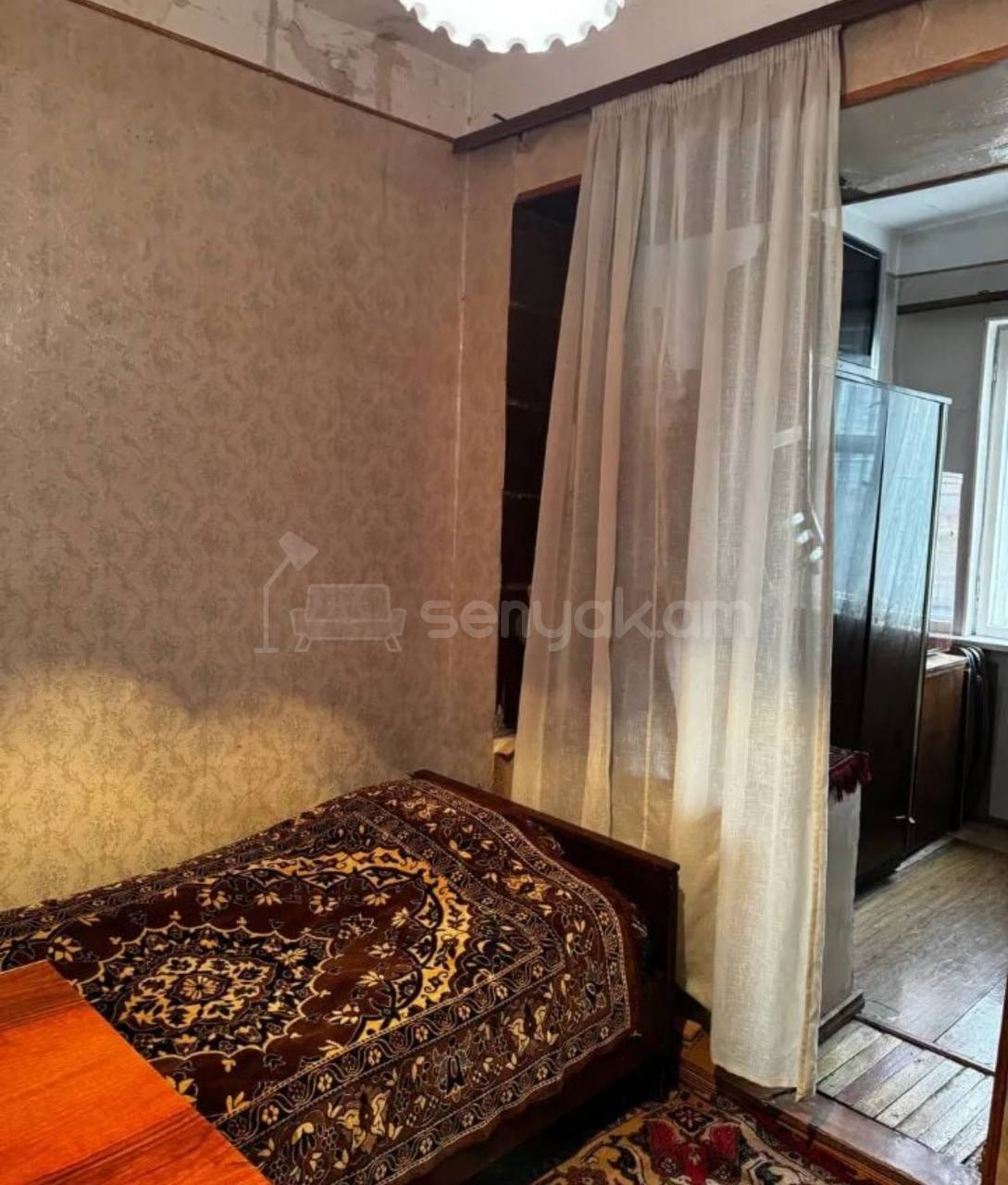 1 Սենյականոց Բնակարան Քարե Շենքում, 42քմ, 2/5 հարկ, Նորմալ Վիճակում, Կահավորված, Արևկող