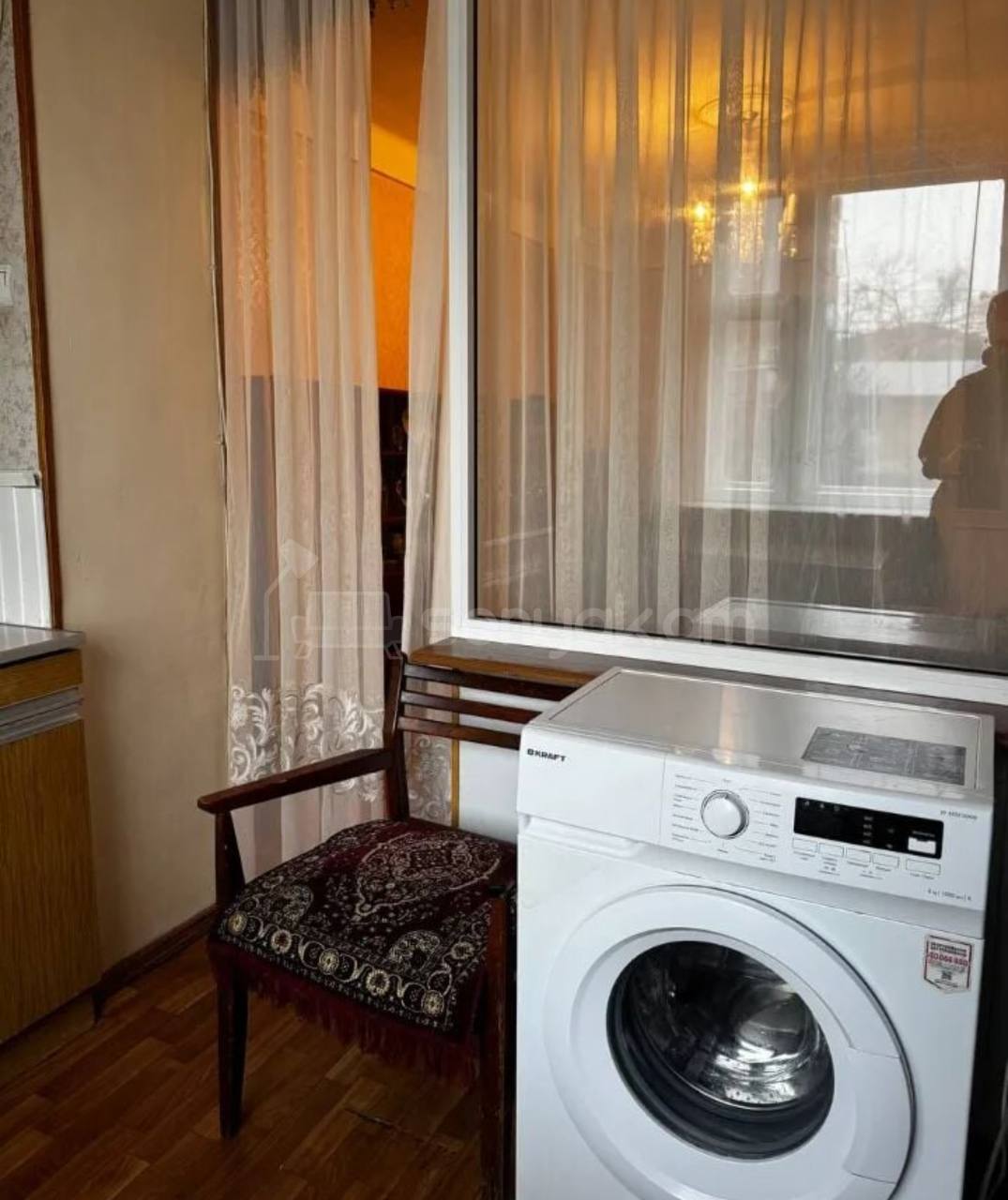 1 Սենյականոց Բնակարան Քարե Շենքում, 42քմ, 2/5 հարկ, Նորմալ Վիճակում, Կահավորված, Արևկող