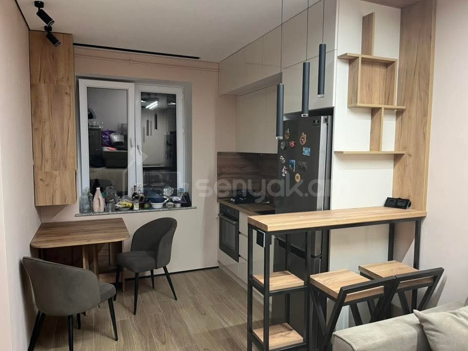 2 Սենյականոց Բնակարան Քարե Շենքում, 48քմ, 5/5 հարկ, Դիզայներական Վերանորոգված, Կահավորված