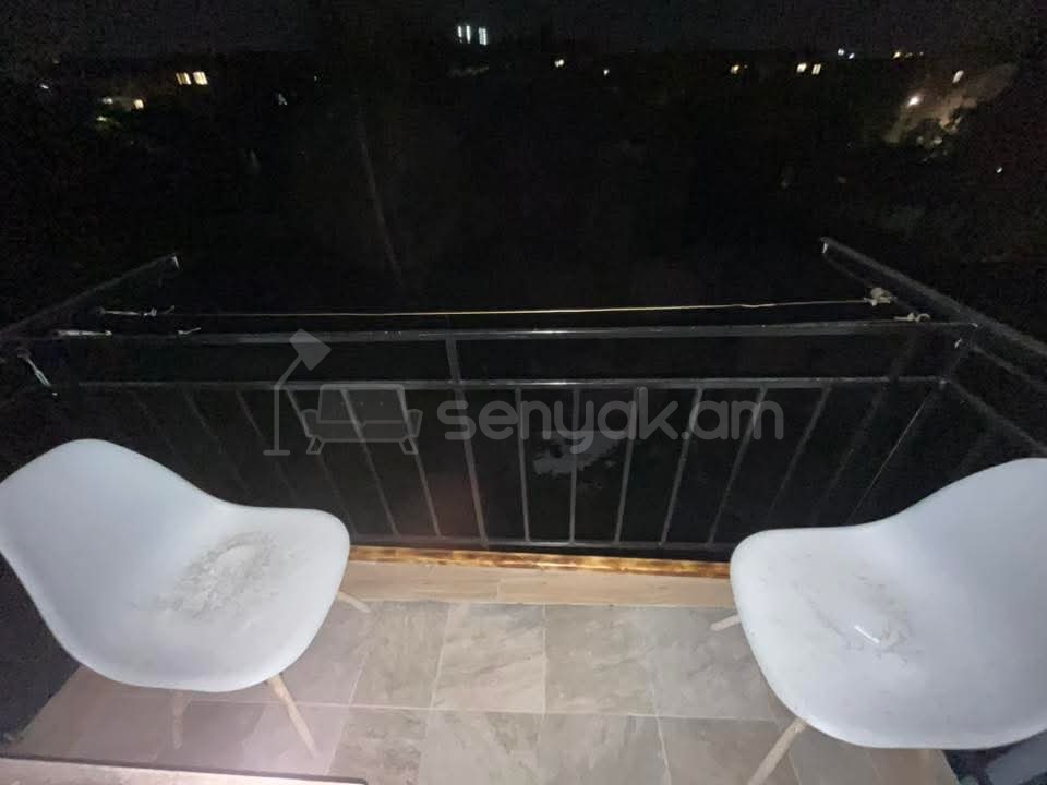 2 Սենյականոց Բնակարան Քարե Շենքում, 48քմ, 5/5 հարկ, Դիզայներական Վերանորոգված, Կահավորված