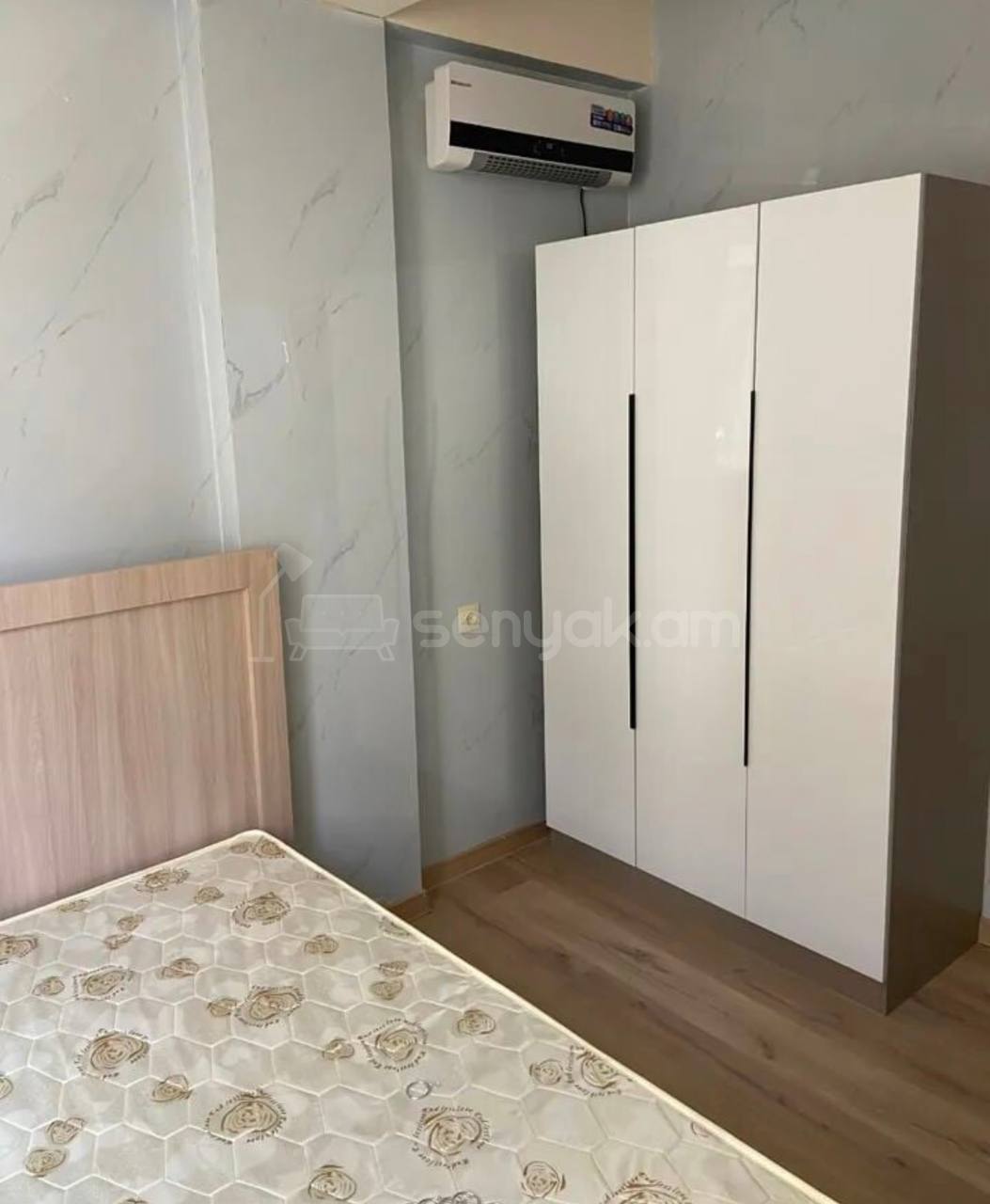 3 Սենյականոց Բնակարան Քարե Շենքում, 70քմ, 2/4 հարկ, Կապիտալ Վերանորոգված, Կահավորված, Արևկող