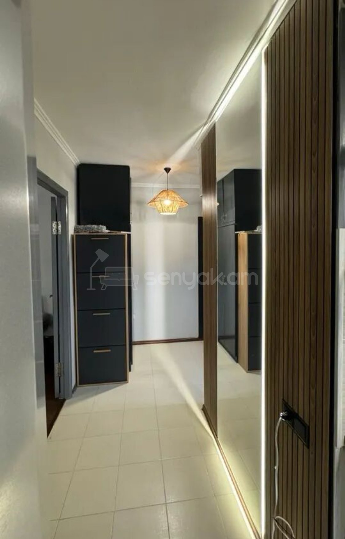 4 Սենյականոց Բնակարան Քարե Շենքում, 80քմ, 4/4 հարկ, Կապիտալ Վերանորոգված