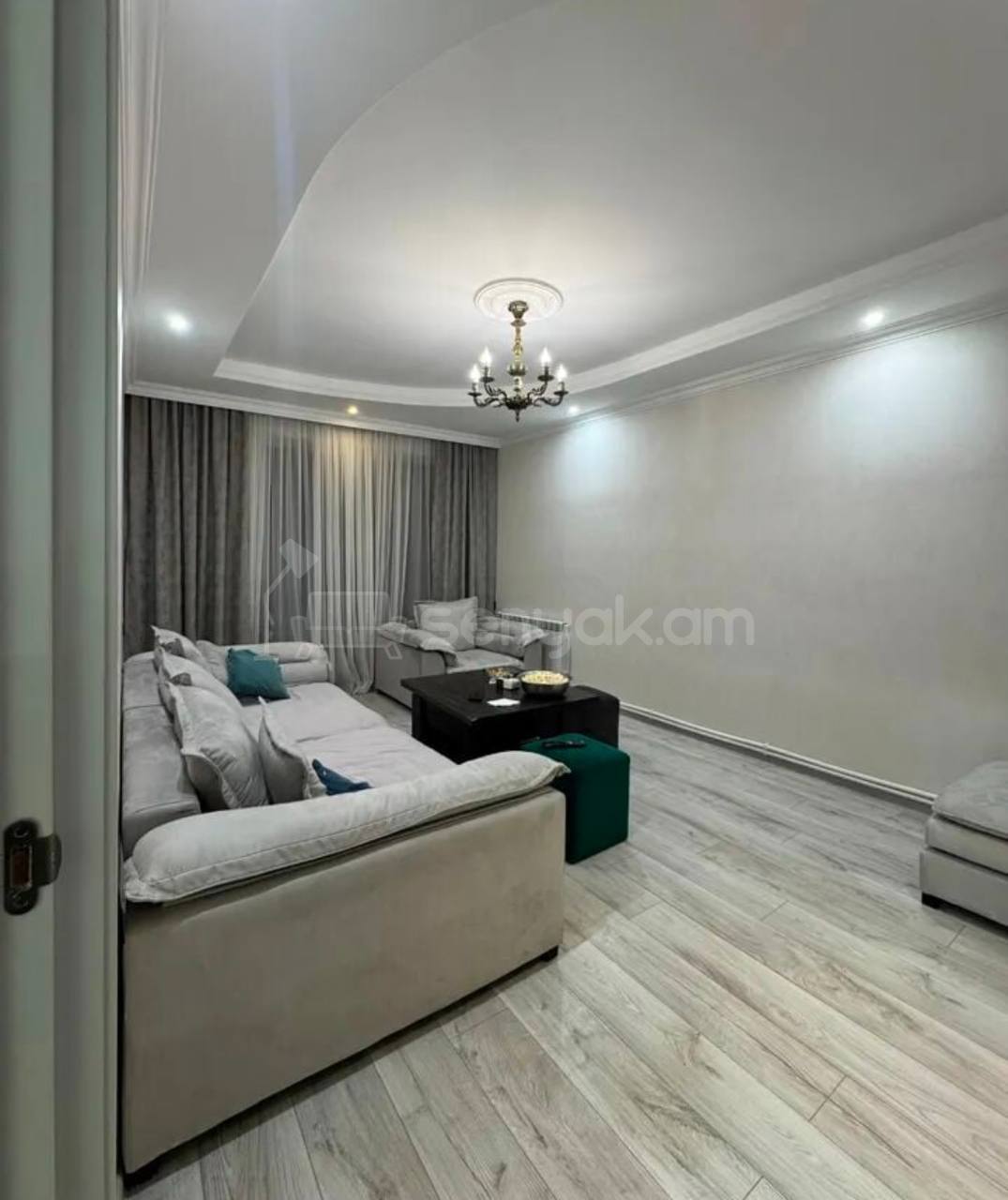 3 Սենյականոց Բնակարան Քարե Շենքում, 74քմ, 5/5 հարկ, Կապիտալ Վերանորոգված