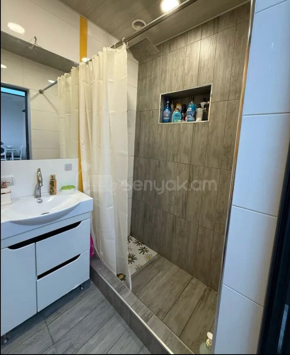 2 Սենյականոց Բնակարան Քարե Շենքում, 47քմ, 3/4 հարկ, Դիզայներական Վերանորոգված