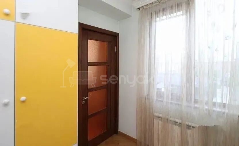 3 Սենյականոց Բնակարան Քարե Շենքում, 74քմ, 4/5 հարկ, Կապիտալ Վերանորոգված