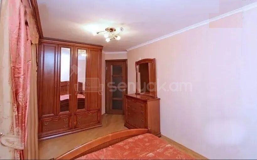 3 Սենյականոց Բնակարան Քարե Շենքում, 74քմ, 4/5 հարկ, Կապիտալ Վերանորոգված