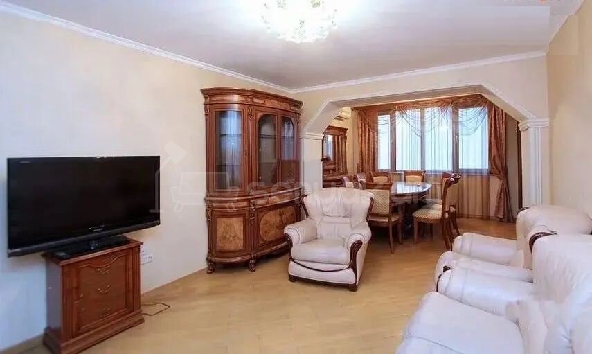 3 Սենյականոց Բնակարան Քարե Շենքում, 74քմ, 4/5 հարկ, Կապիտալ Վերանորոգված