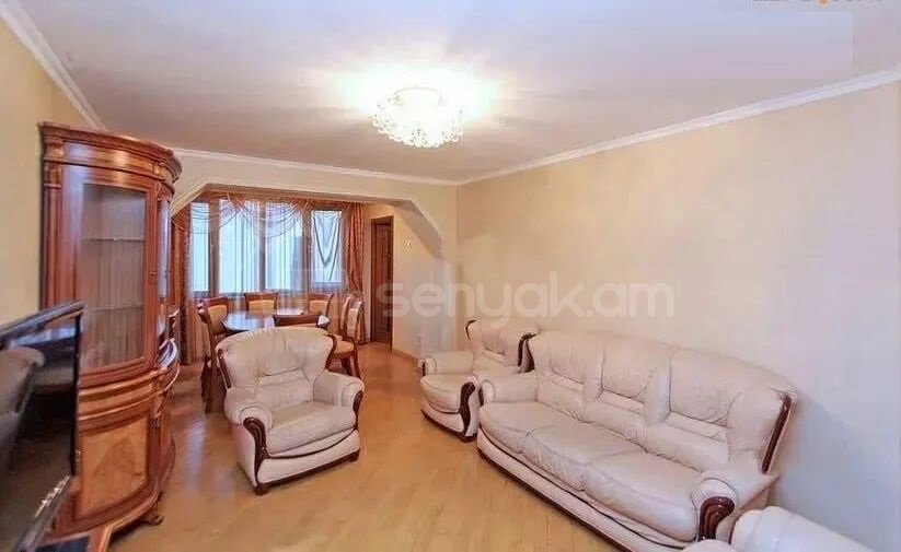 3 Սենյականոց Բնակարան Քարե Շենքում, 74քմ, 4/5 հարկ, Կապիտալ Վերանորոգված
