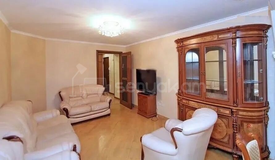 3 Սենյականոց Բնակարան Քարե Շենքում, 74քմ, 4/5 հարկ, Կապիտալ Վերանորոգված