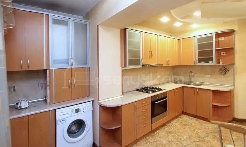3 Սենյականոց Բնակարան Քարե Շենքում, 74քմ, 4/5 հարկ, Կապիտալ Վերանորոգված