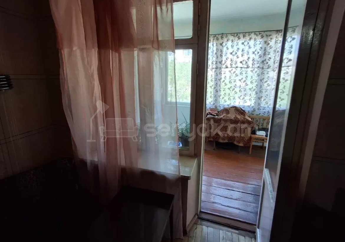 2 Սենյականոց Բնակարան Քարե Շենքում, 60քմ, 4/5 հարկ, Պետական Վիճակում