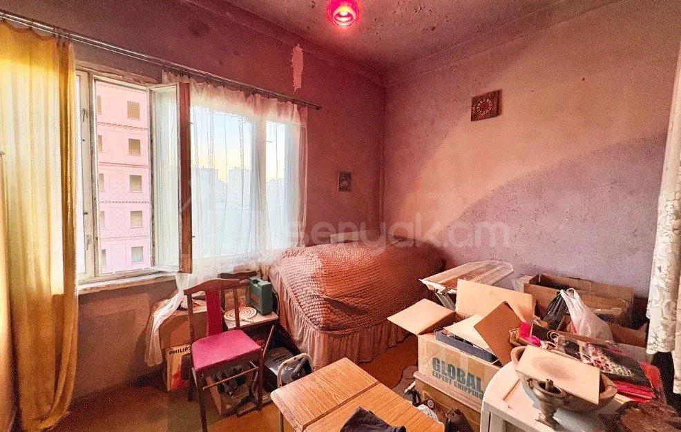 2 Սենյականոց Բնակարան Քարե Շենքում, 91քմ, 4/4 հարկ, Պետական Վիճակում