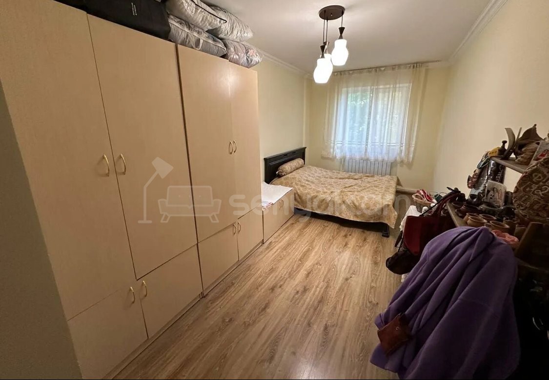 3 Սենյականոց Բնակարան Քարե Շենքում, 70քմ, 4/4 հարկ, Նորմալ Վիճակում