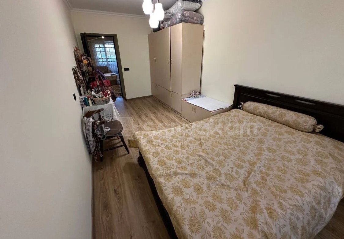 3 Սենյականոց Բնակարան Քարե Շենքում, 70քմ, 4/4 հարկ, Նորմալ Վիճակում