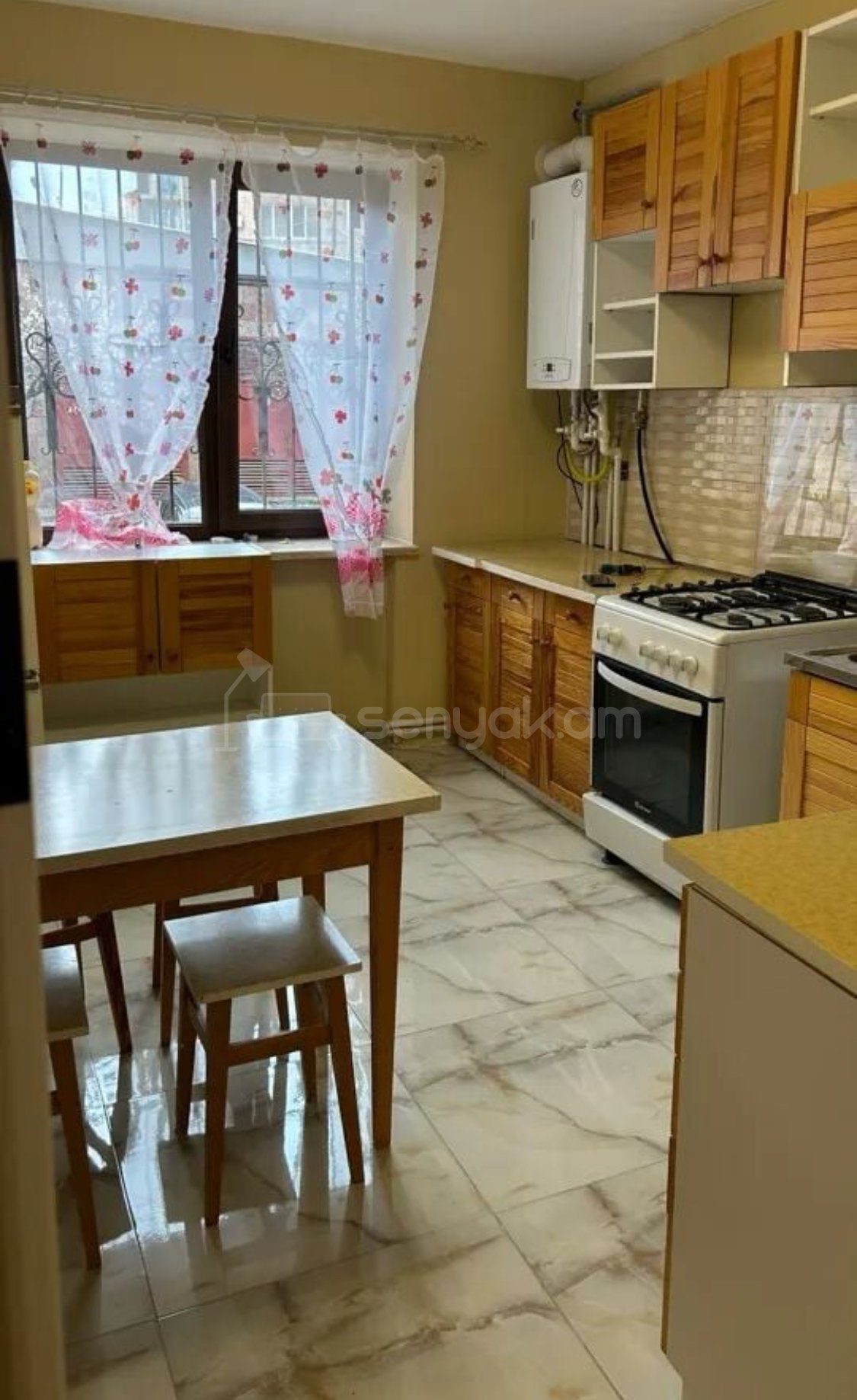 4 Սենյականոց Բնակարան Քարե Շենքում, 99քմ, 2/6 հարկ, Նորմալ Վիճակում