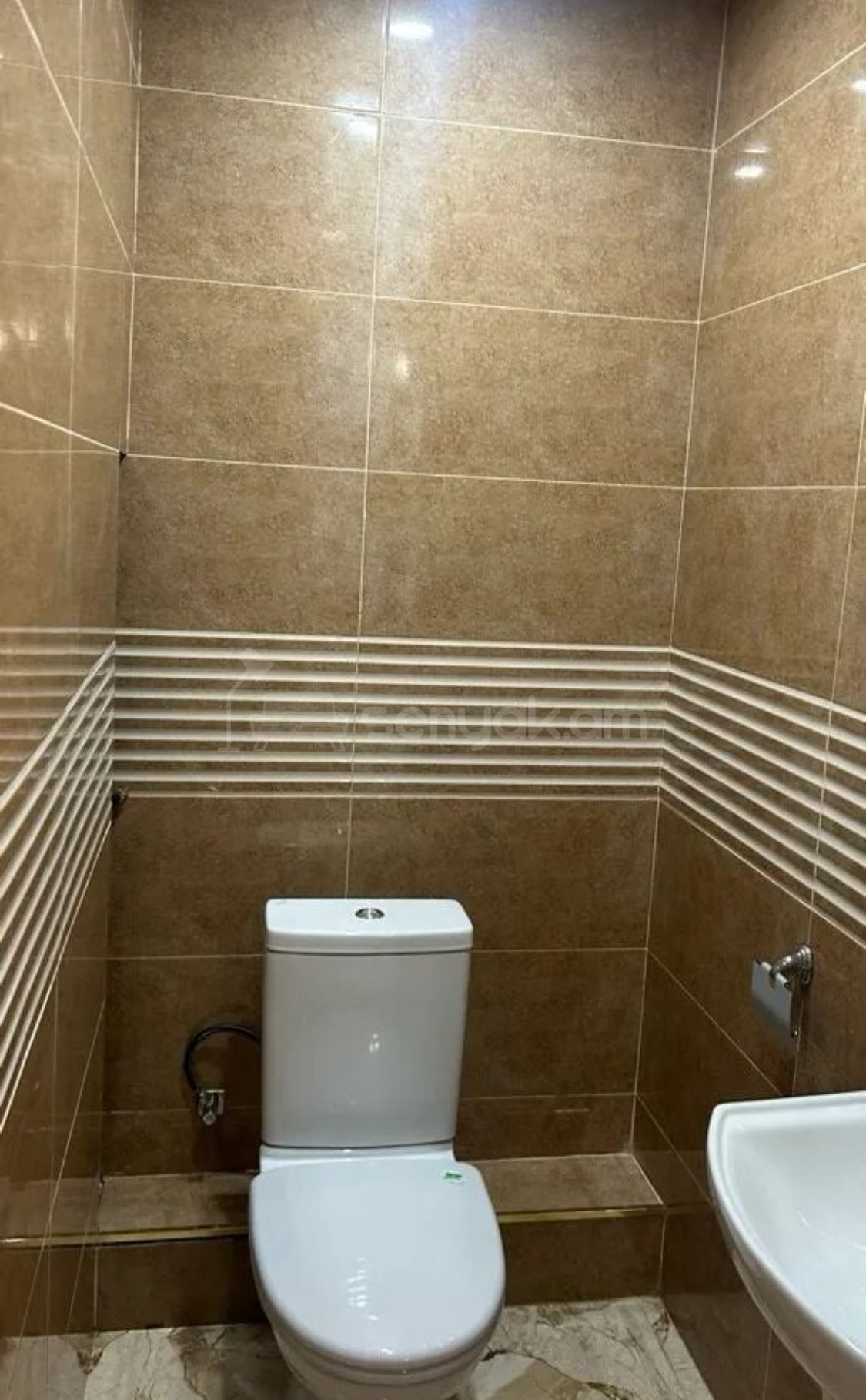 4 Սենյականոց Բնակարան Քարե Շենքում, 99քմ, 2/6 հարկ, Նորմալ Վիճակում
