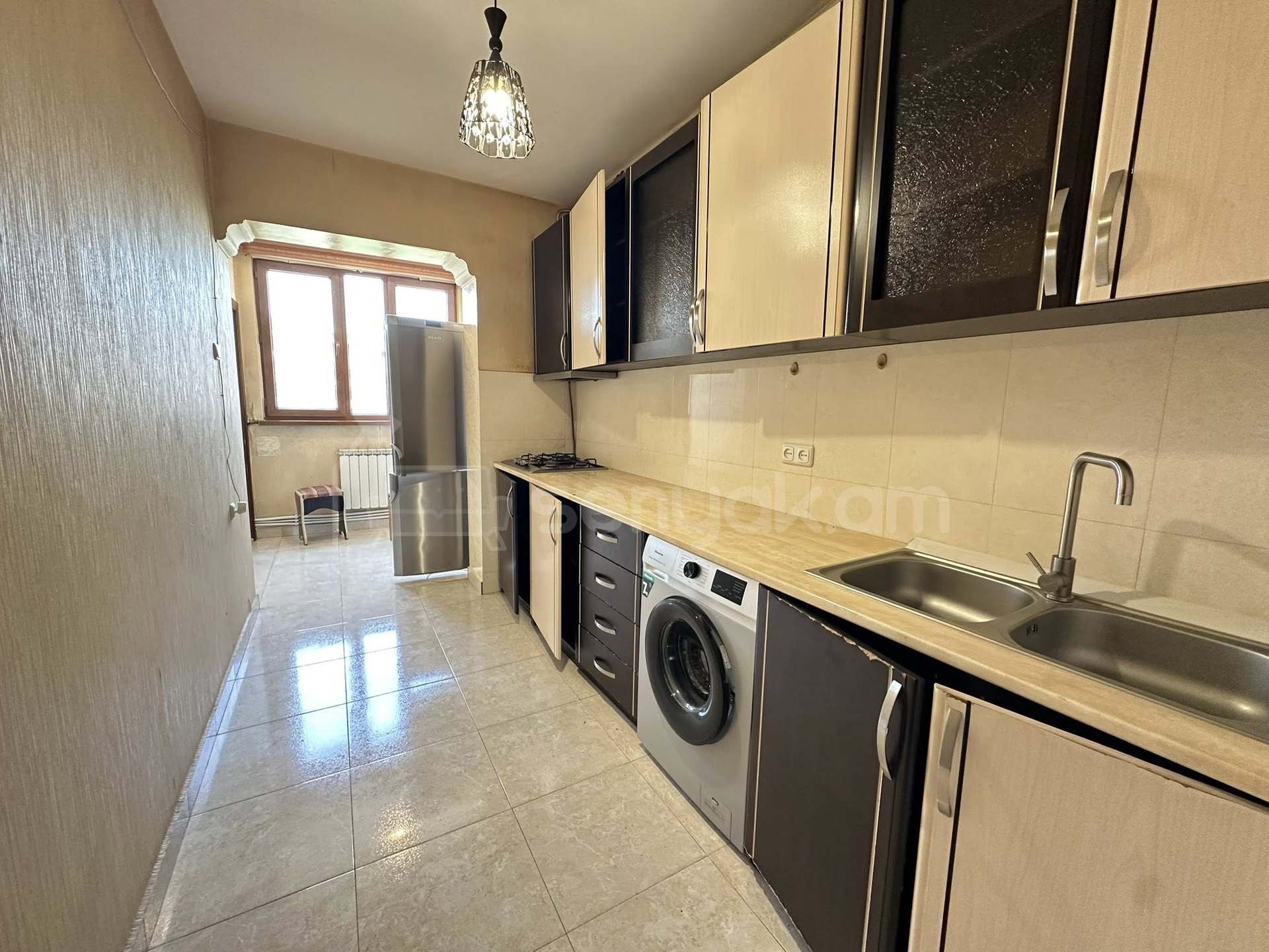 3 Սենյականոց Բնակարան, 80քմ, 8/9 հարկ, Նորմալ Վիճակում