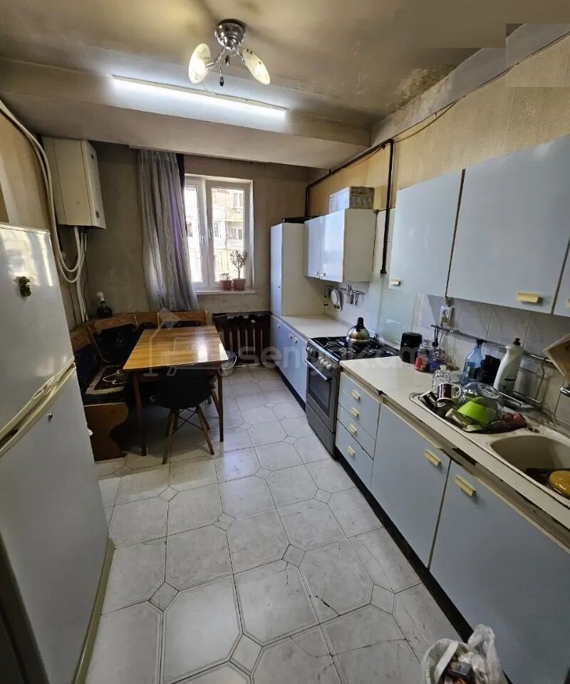 3 Սենյականոց Բնակարան, 98քմ, 9/13 հարկ, Նորմալ Վիճակում