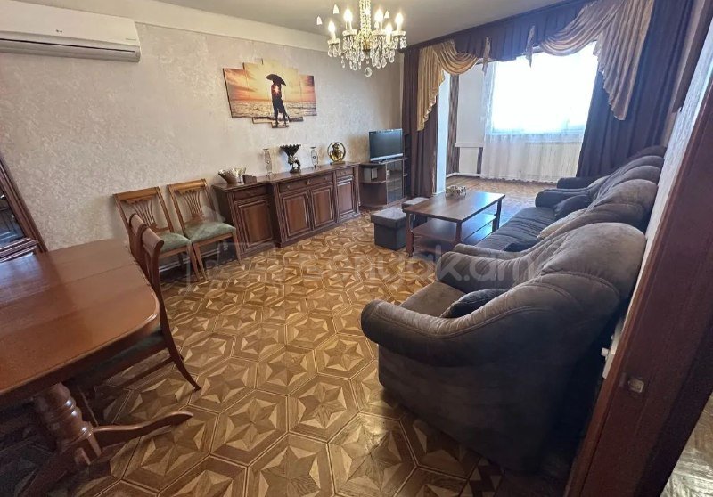 4 Սենյականոց Բնակարան Քարե Շենքում, 100քմ, 4/5 հարկ, Կապիտալ Վերանորոգված, Կահավորված