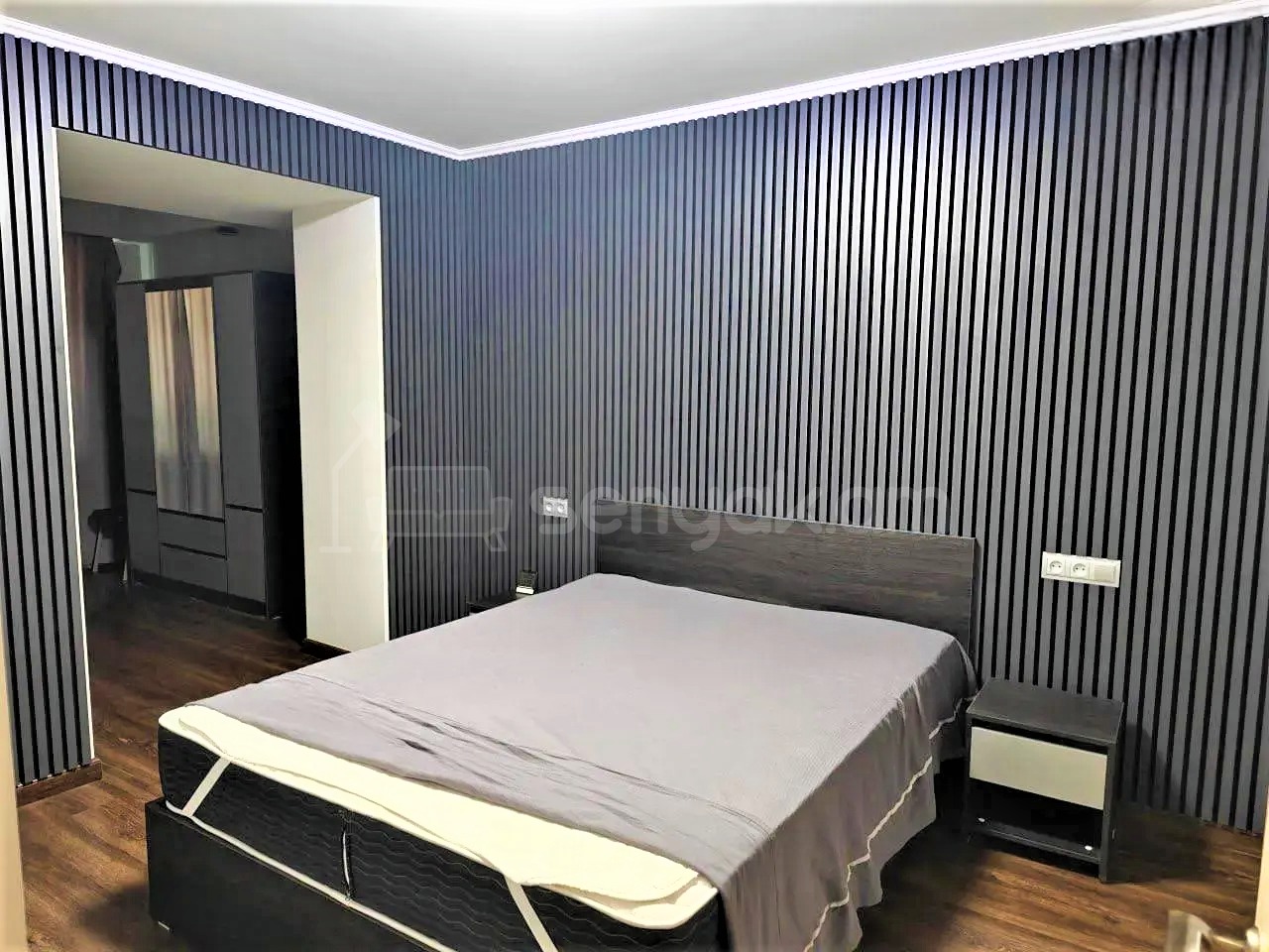 4 Սենյականոց Բնակարան Քարե Շենքում, 102քմ, 1/4 հարկ, Դիզայներական Վերանորոգված, Կահավորված, Արևկող