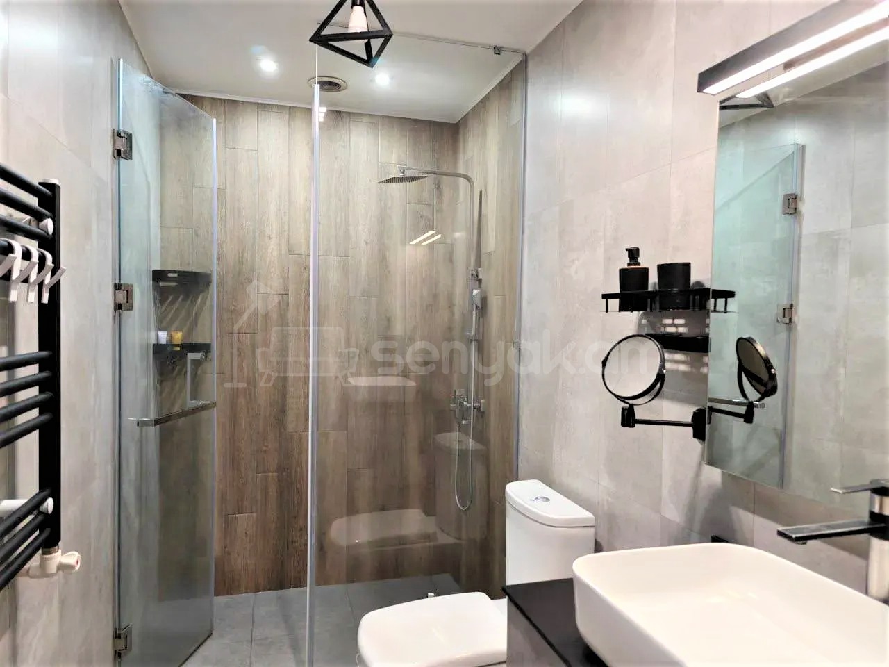 4 Սենյականոց Բնակարան Քարե Շենքում, 102քմ, 1/4 հարկ, Դիզայներական Վերանորոգված, Կահավորված, Արևկող