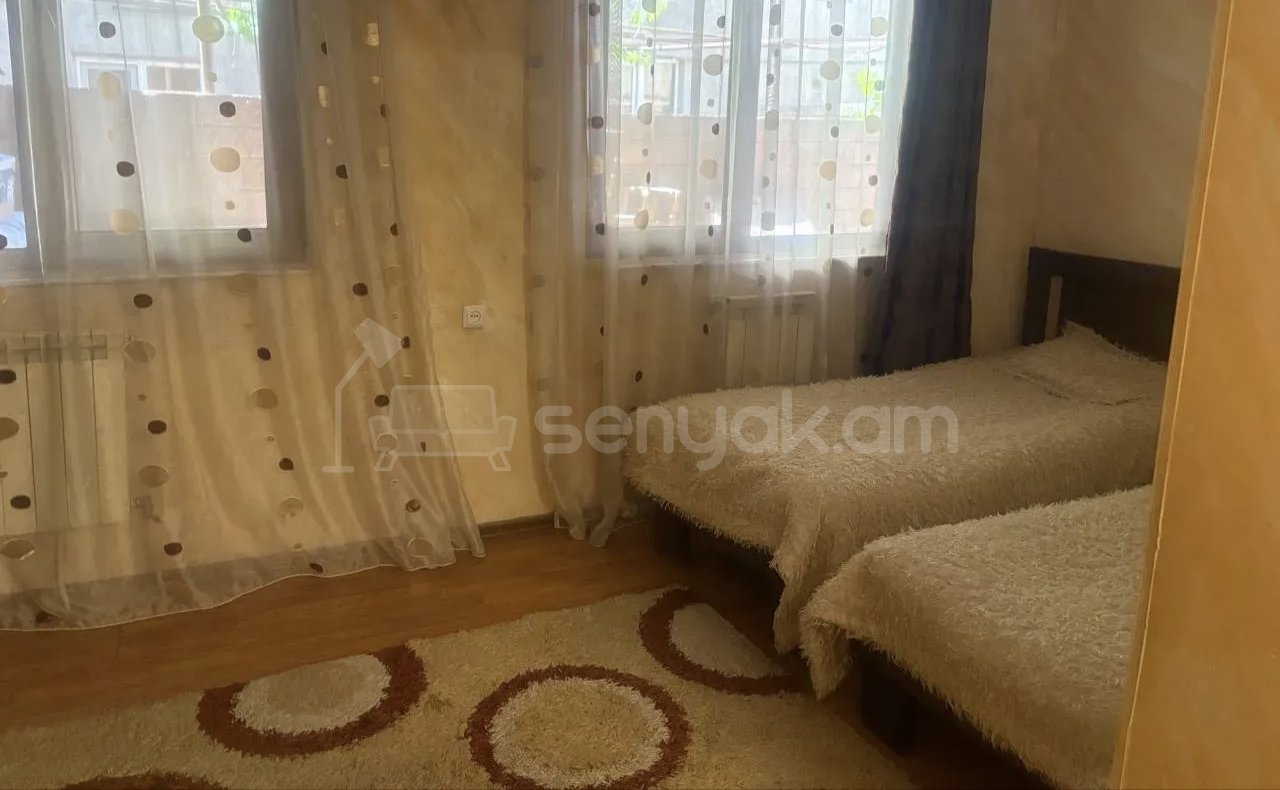 3 Սենյականոց Բնակարան Քարե Շենքում, 69քմ, 1/1 հարկ, Կապիտալ Վերանորոգված, Կահավորված
